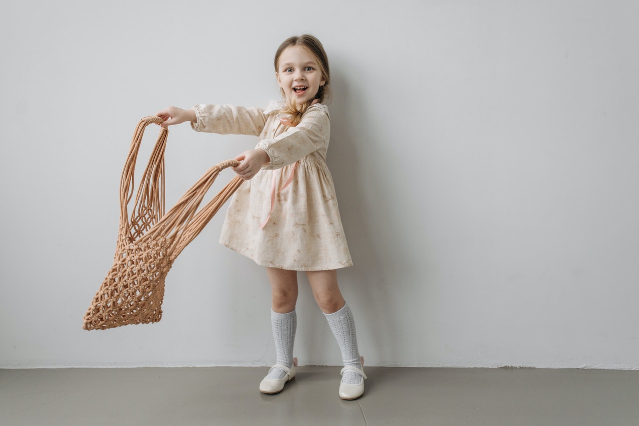 Hoe kleed je een kind in een glamourstijl? Bekijk onze suggesties
